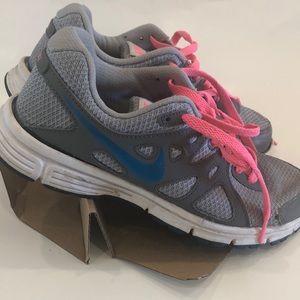 Nike revolution 2 size 7